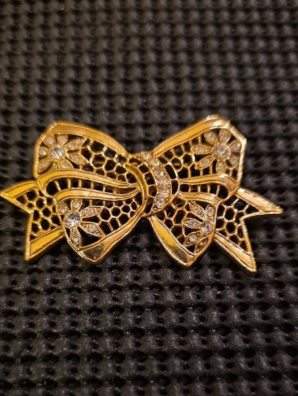 1928 Gold Bow Filigree Brooch with Crystal Accents